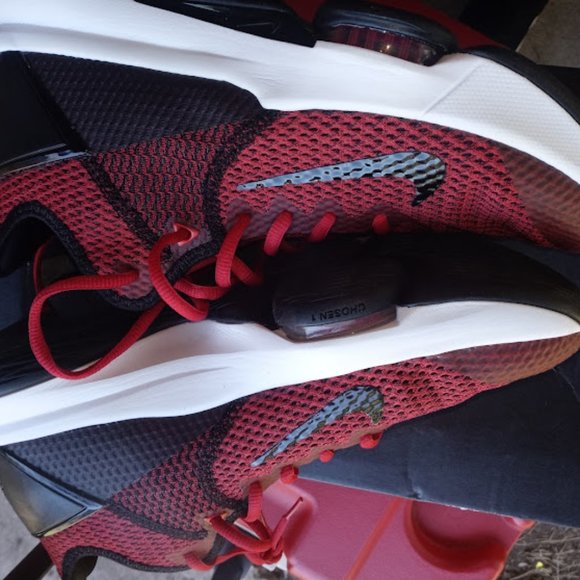 Nike LeBron Witness IV Men size 9 - Picture 3 of 5